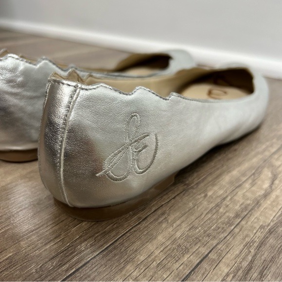 Sam Edelman 7.5 Finnegan Silver Flats - Picture 7 of 8
